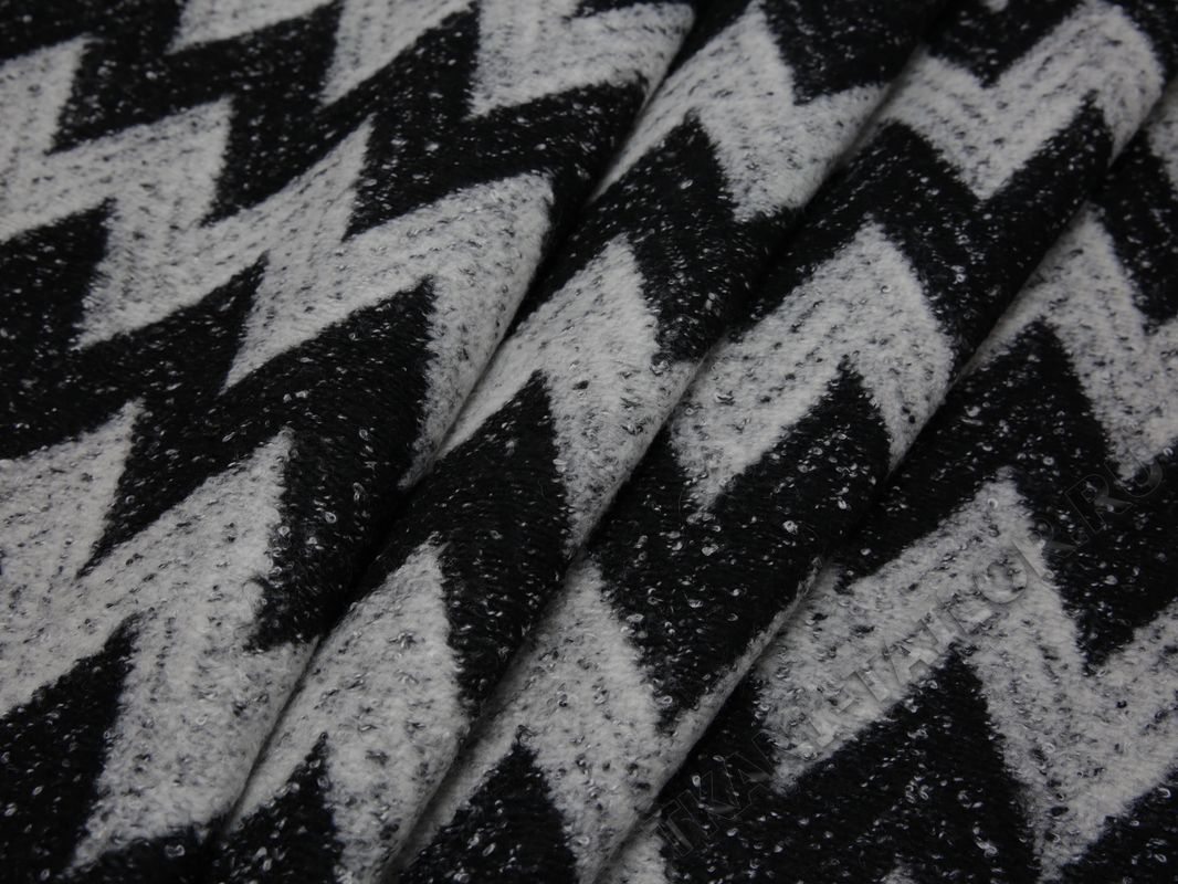 Пальтовая ткань серо-черный принт зигзаг - фото 1