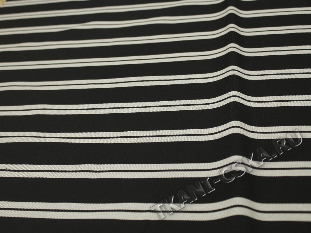 Костюмная черная в белую полоску - фото 2