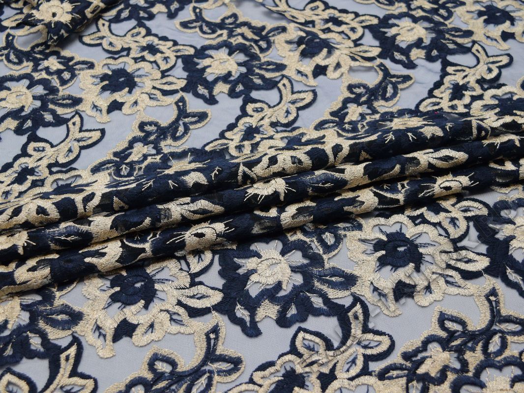 Сетка с вышивкой темно-синяя с бежевыми цветами - фото 1