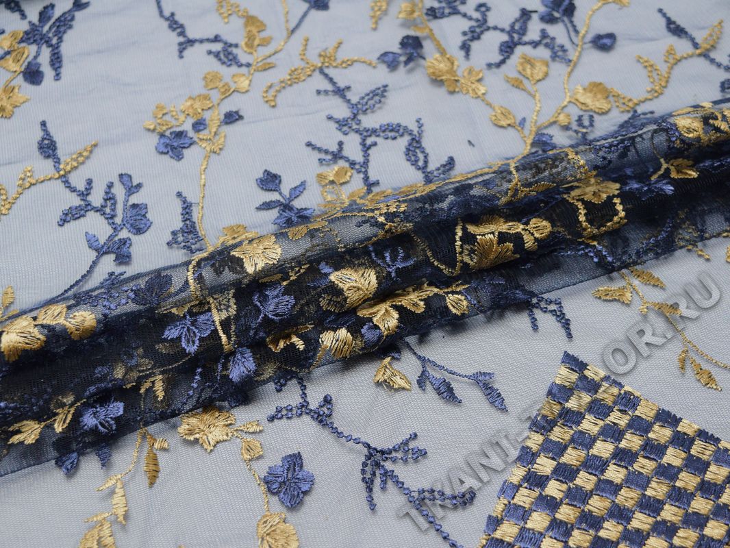 Сетка с вышивкой темно-синие бежевые цветы - фото 3