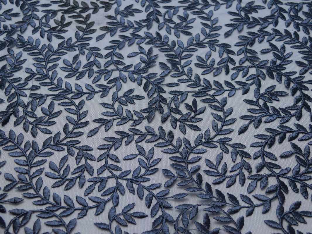 Сетка с вышивкой темно-синяя с листьями - фото 2