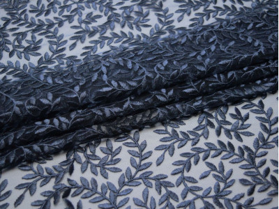Сетка с вышивкой темно-синяя с листьями