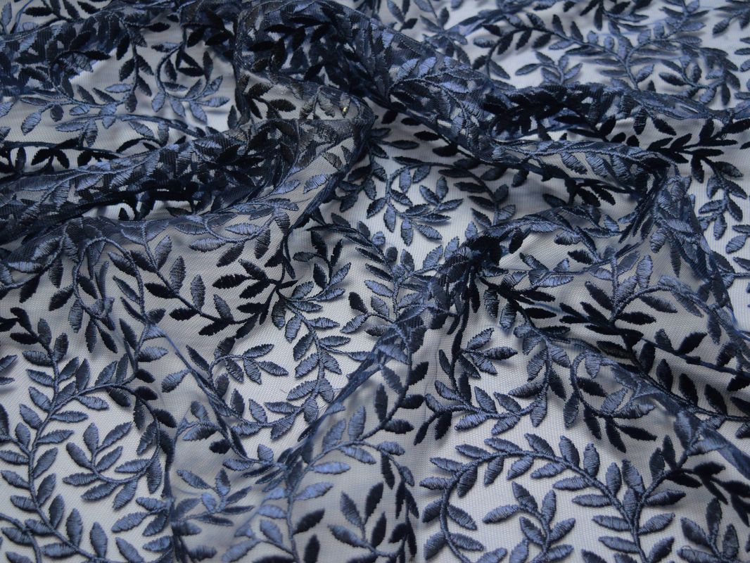 Сетка с вышивкой темно-синяя с листьями - фото 5