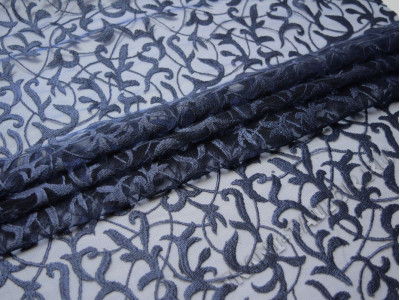 Сетка с вышивкой темно-синие листья - фото