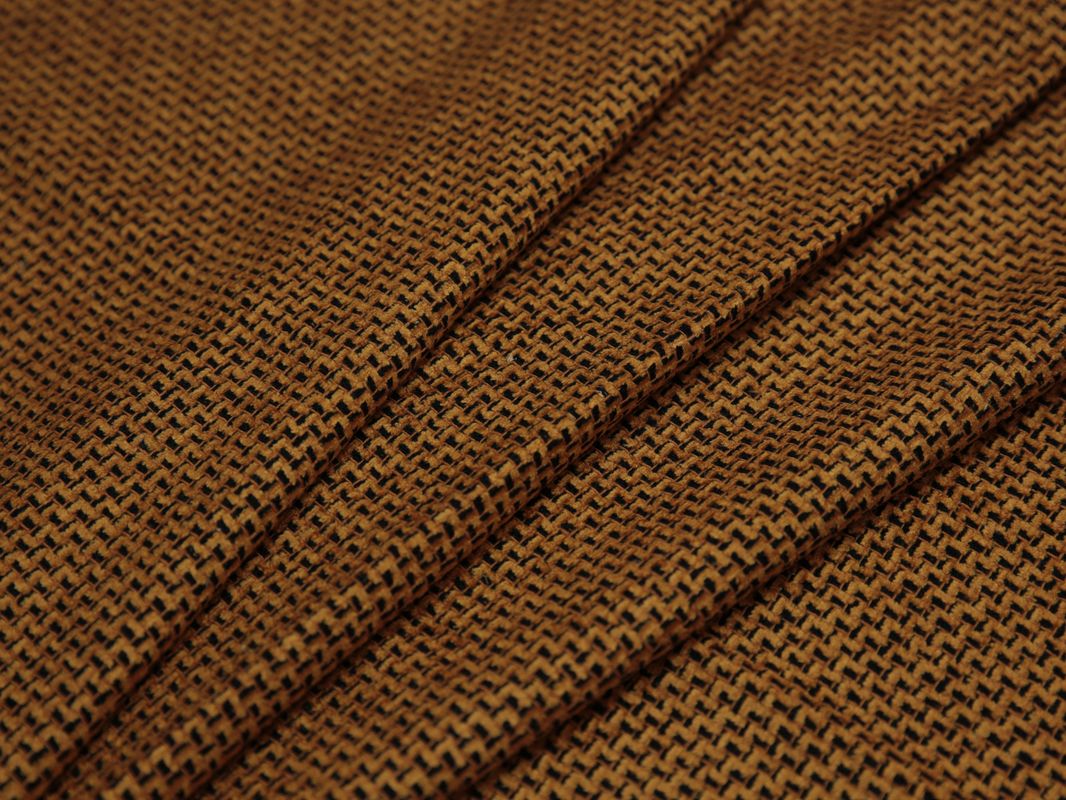 Костюмная ткань оранжевая с черным мелким принтом - фото 3