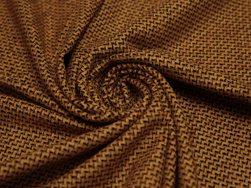 Костюмная ткань оранжевая с черным мелким принтом - фото 4