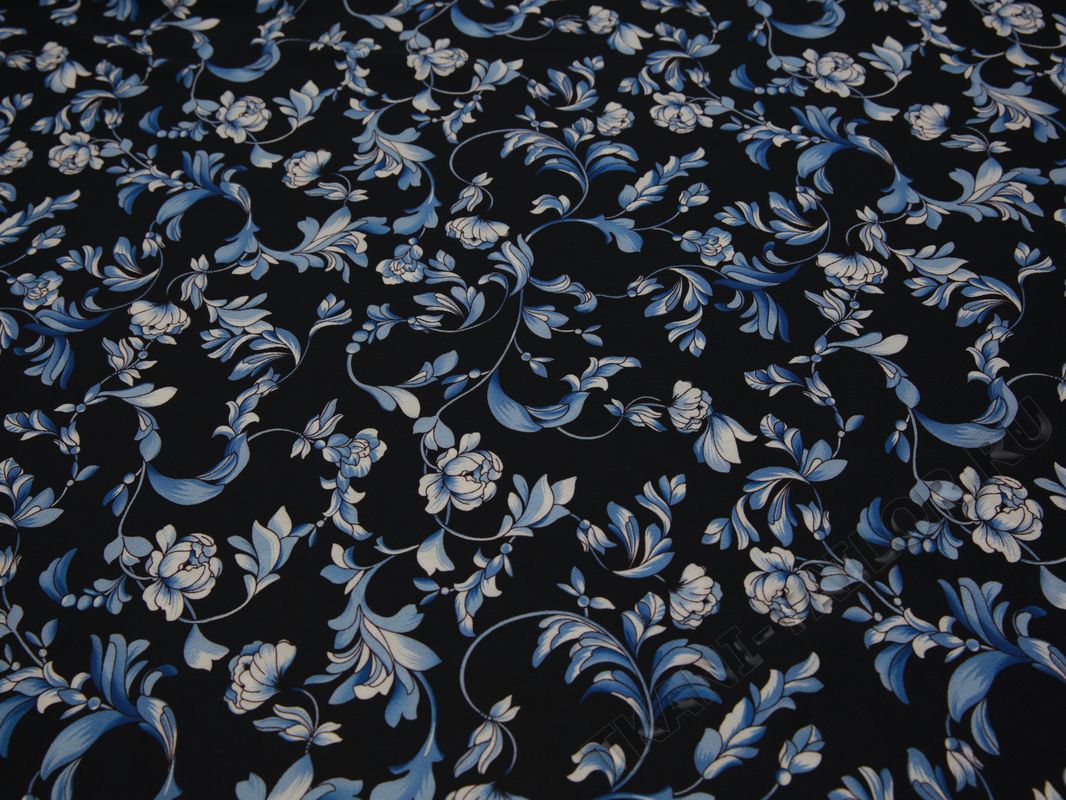 Плательная ткань черная голубые цветы - фото 2