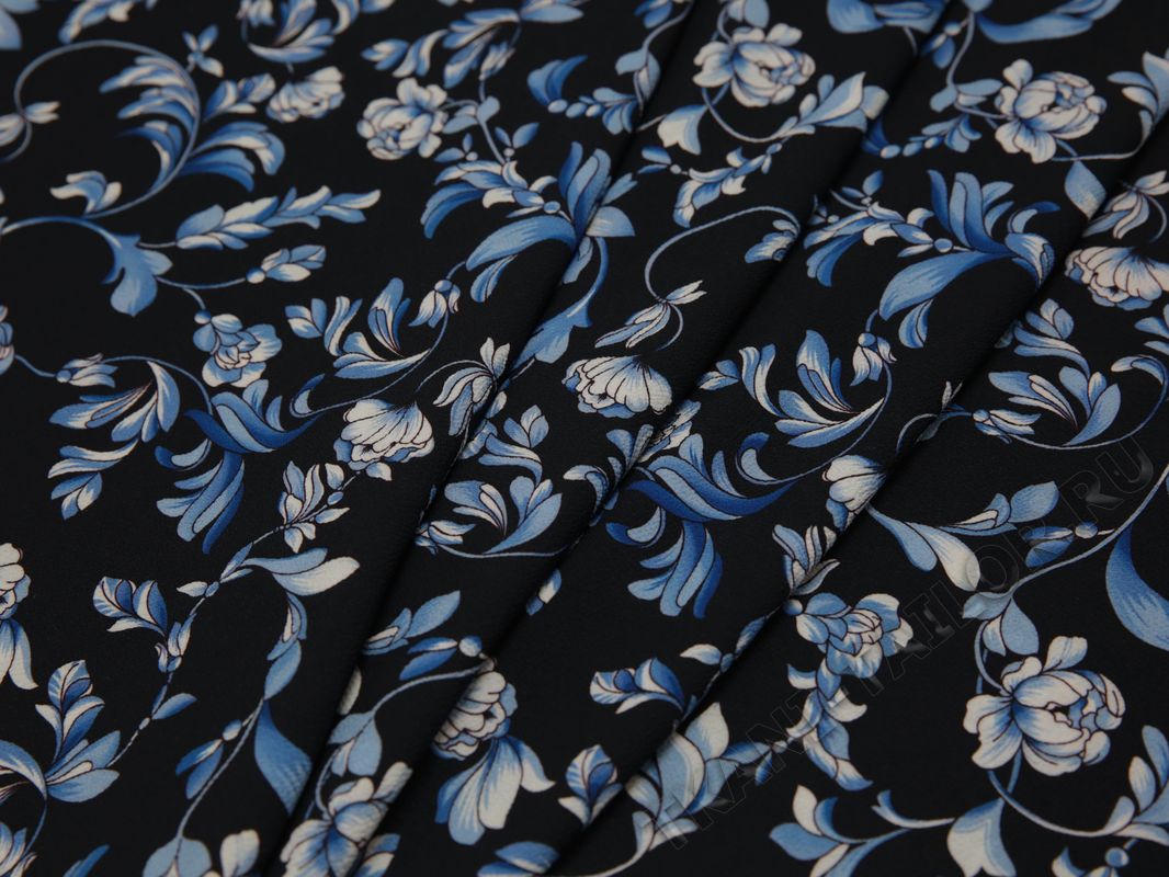 Плательная ткань черная голубые цветы - фото 3