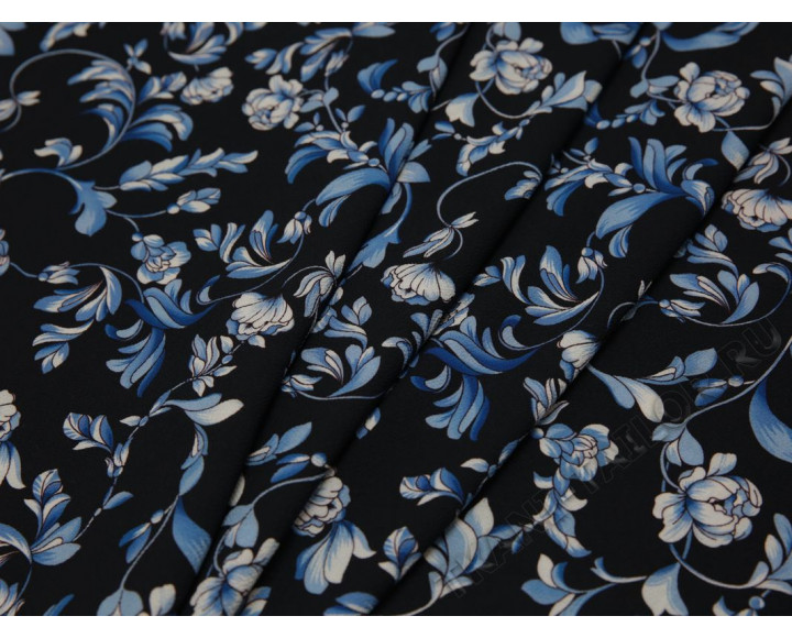 Плательная ткань черная голубые цветы