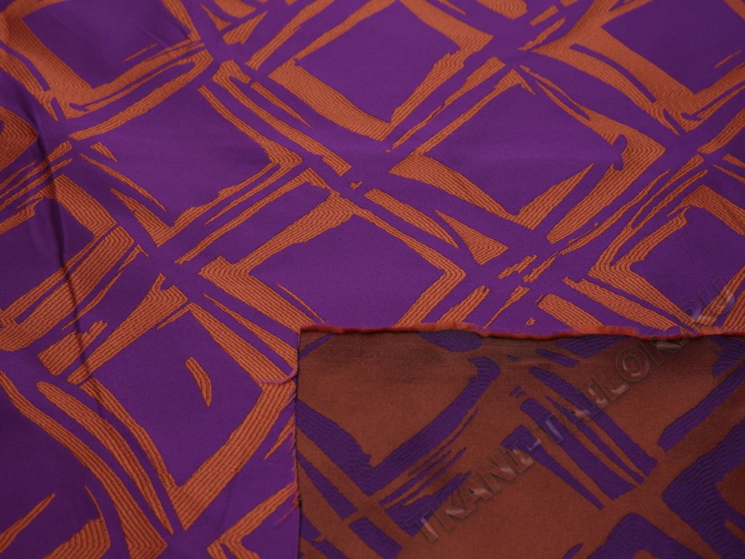 Плательная ткань фиолетовая с оранжевым принтом - фото 2