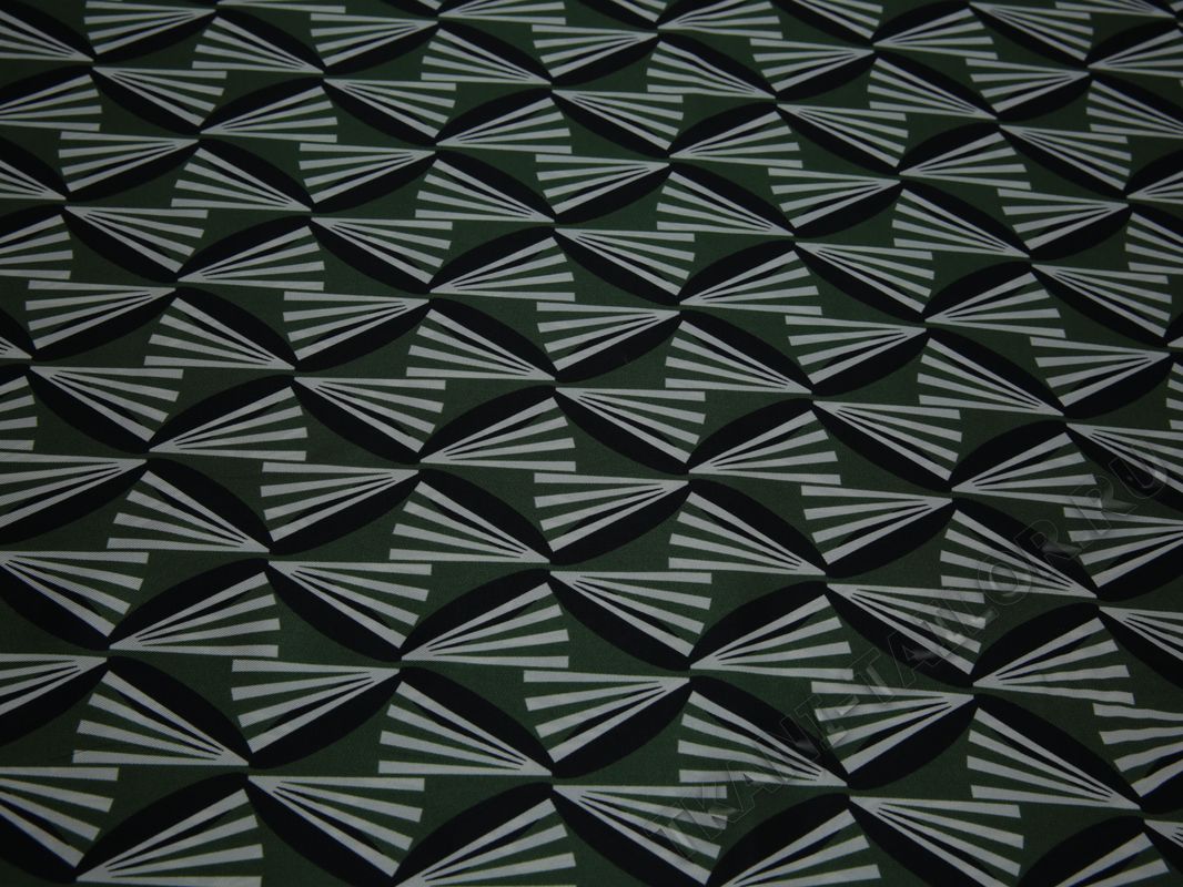 Плательная ткань бело-зеленый геометрический принт - фото 2