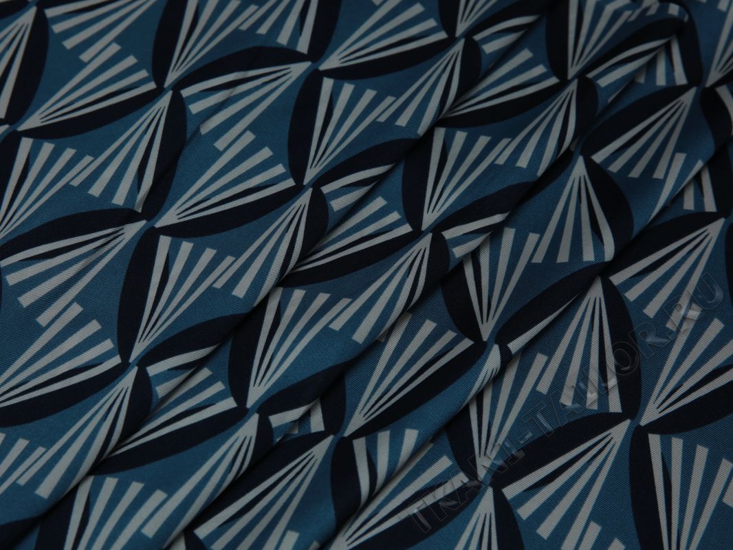 Плательная ткань бело-голубой геометрический принт - фото 3