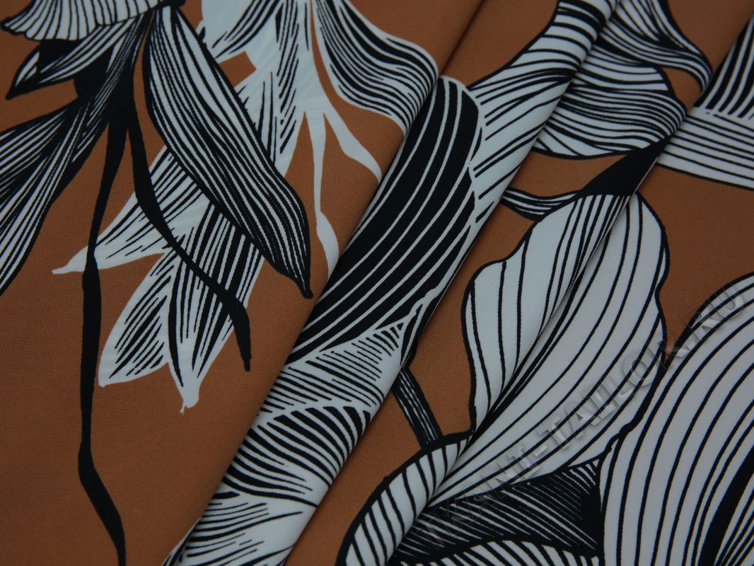 Плательная ткань коричневая черно-белый принт - фото 3