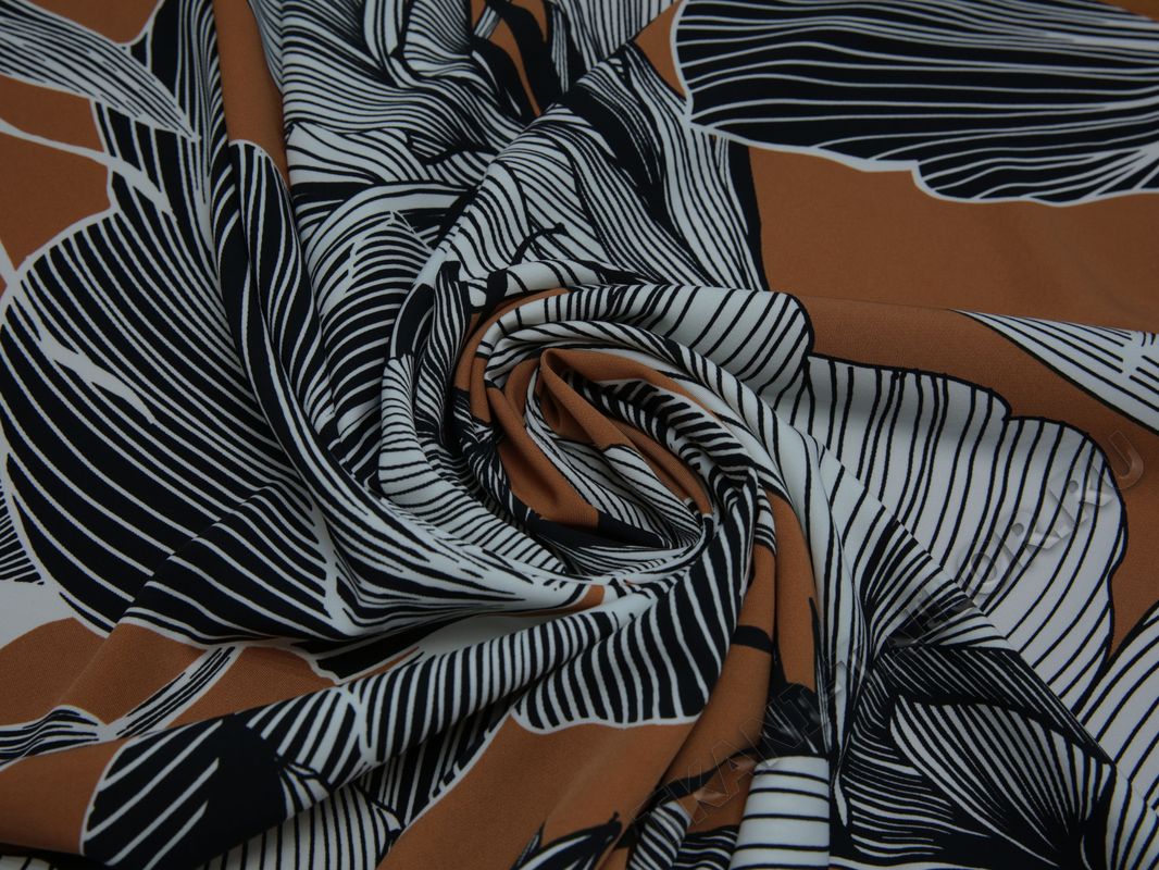 Плательная ткань коричневая черно-белый принт - фото 4