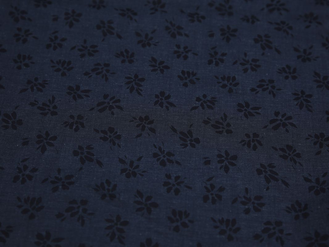 Рубашечная ткань хлопковая серая с черными листьями - фото 1