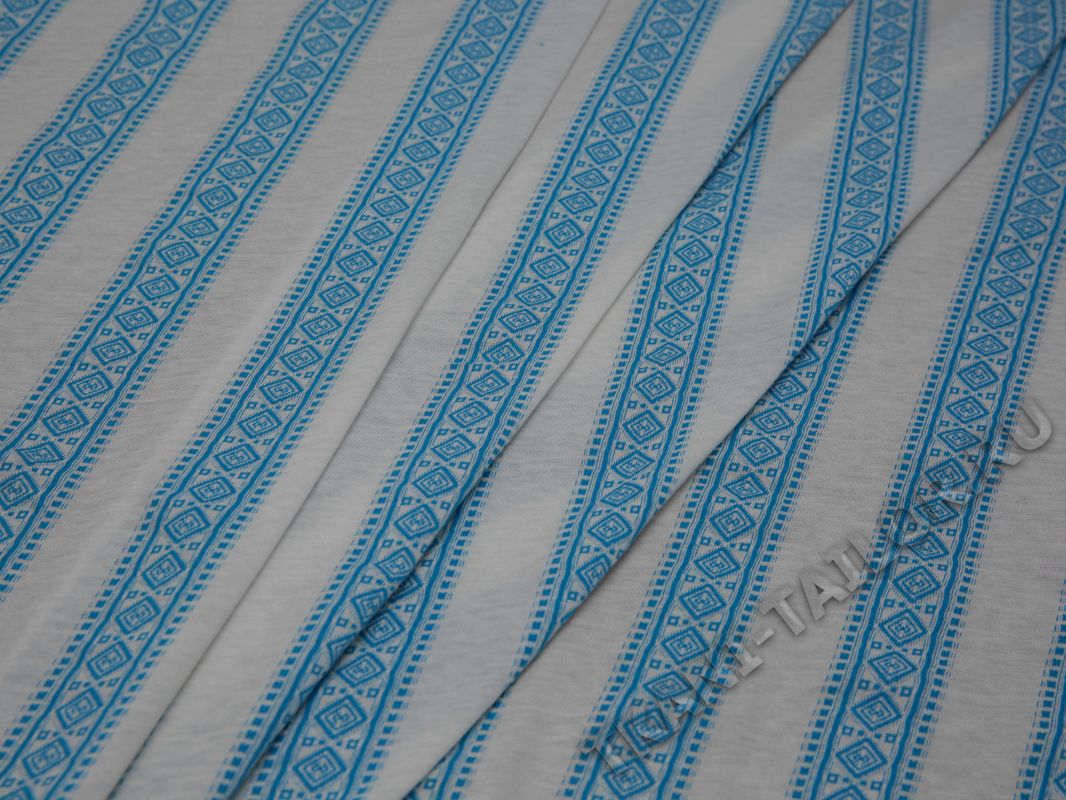Трикотажная ткань белая в полоску с голубым орнаментом - фото 1
