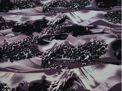 Трикотажная ткань брусничная с черным пятнистым узором - фото