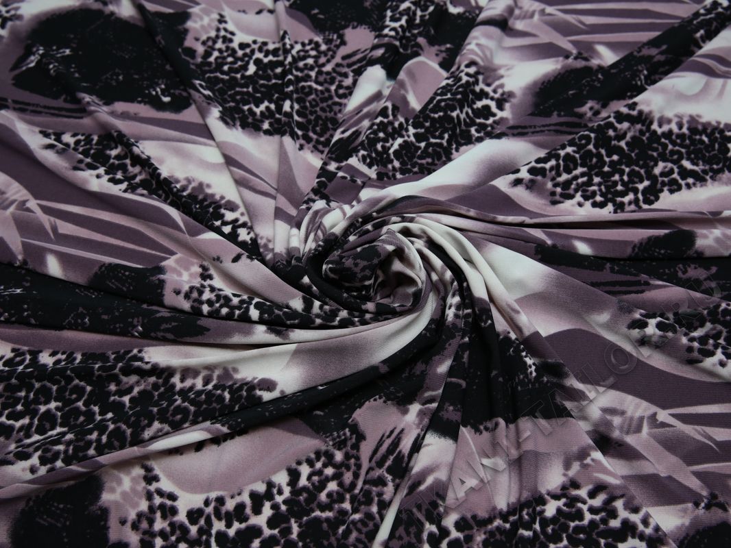 Трикотажная ткань брусничная с черным пятнистым узором - фото 4