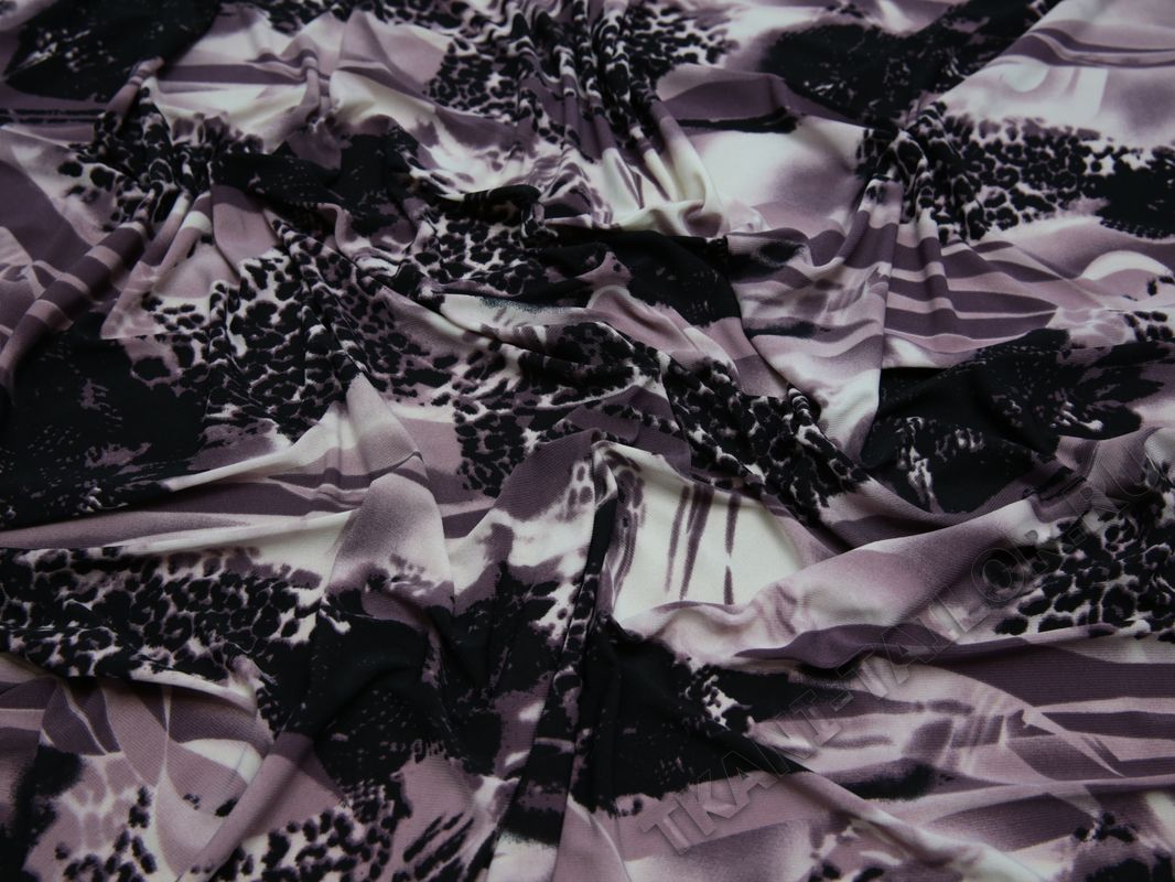Трикотажная ткань брусничная с черным пятнистым узором - фото 5