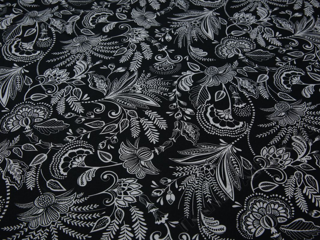 Трикотажная ткань черная с белыми листьями - фото 2