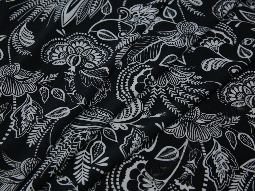 Трикотажная ткань черная с белыми листьями - фото 3