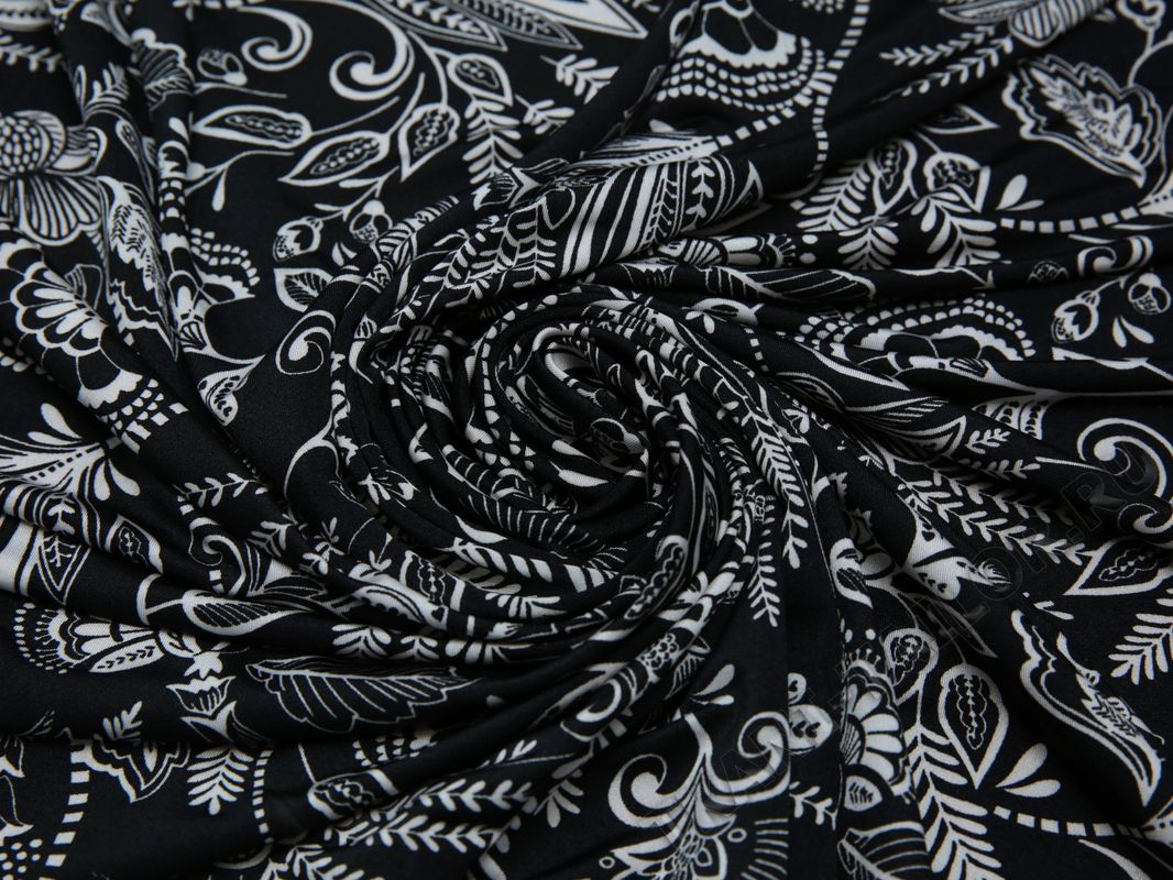 Трикотажная ткань черная с белыми листьями - фото 4