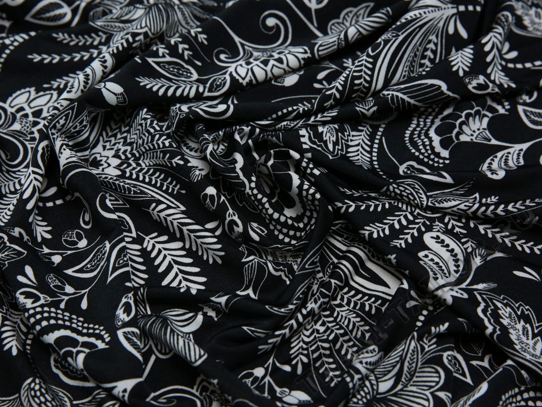Трикотажная ткань черная с белыми листьями - фото 5