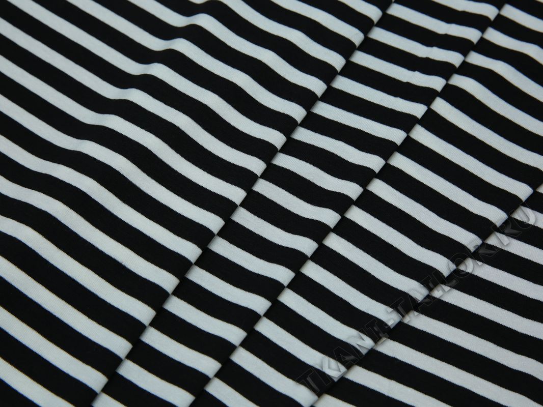 Трикотажная ткань в черно-белую полоску - фото 1