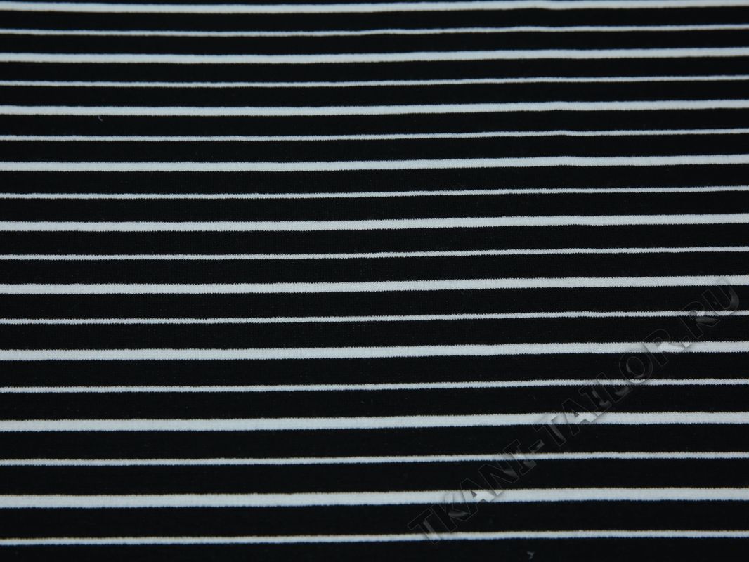 Трикотажная ткань черная в белую полоску - фото 2