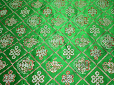 Китайский шелк зеленый геометрический принт - фото