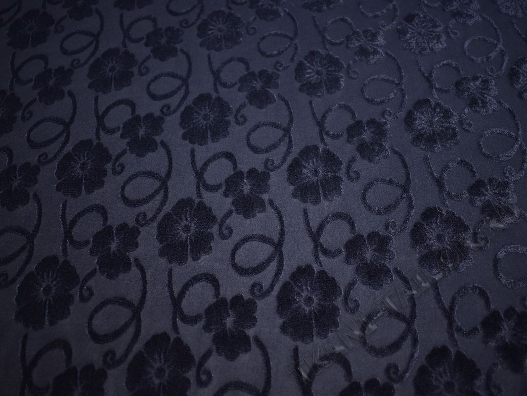Трикотажная ткань темно-синяя фактурные цветы - фото 1
