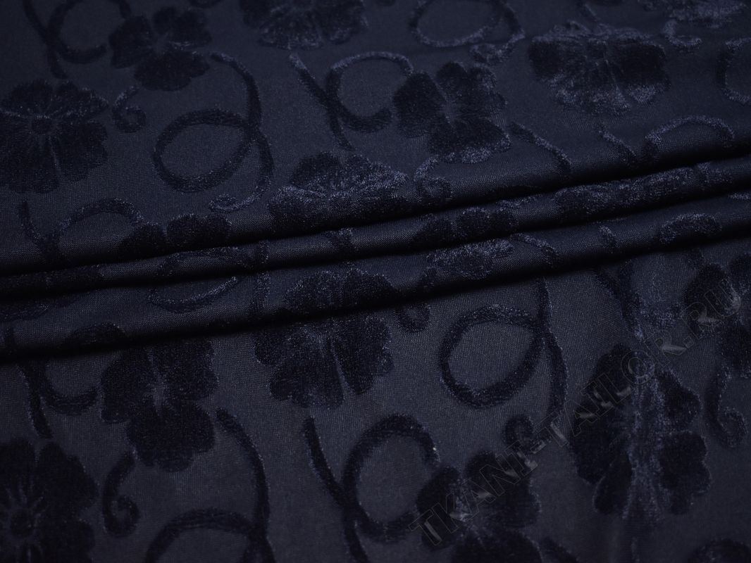 Трикотажная ткань темно-синяя фактурные цветы - фото 3