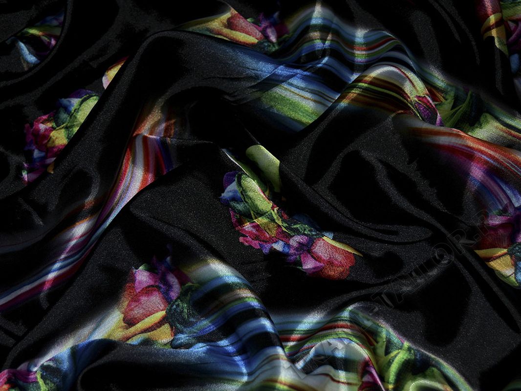 Атласная ткань черная с цветочным принтом - фото 4