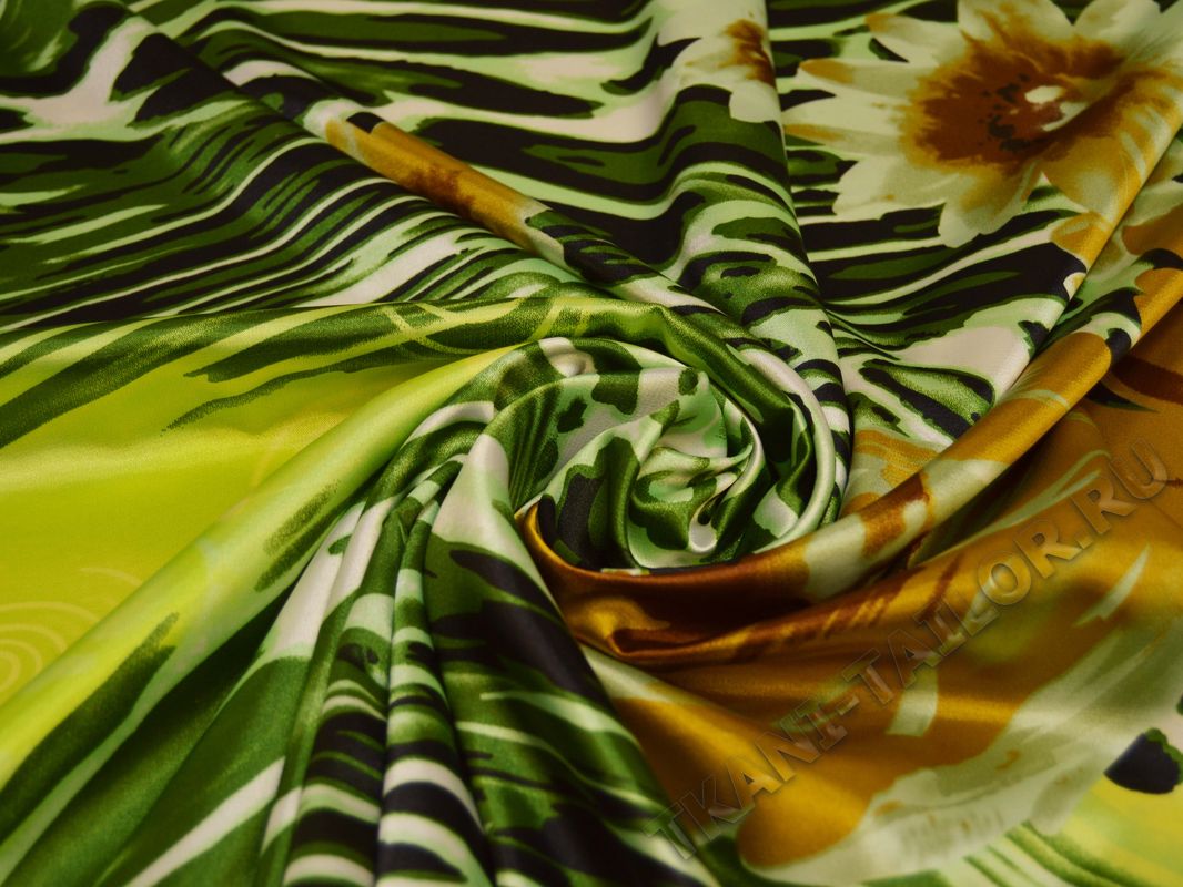 Атлас принт цветы зеленый с желтым - фото 1