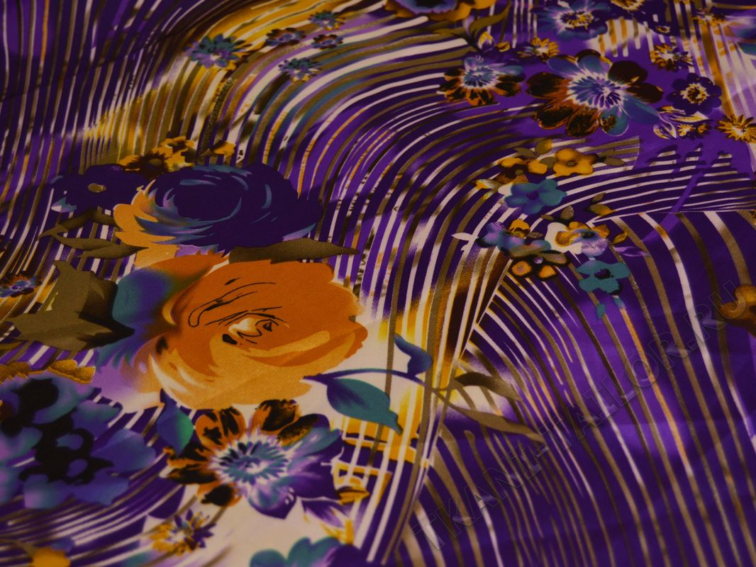 Атлас фиолетовый принт с цветами - фото 2