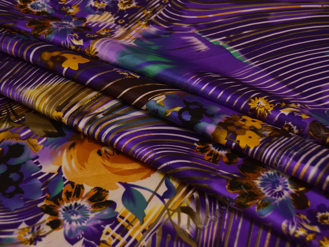 Атлас фиолетовый принт с цветами - фото 4