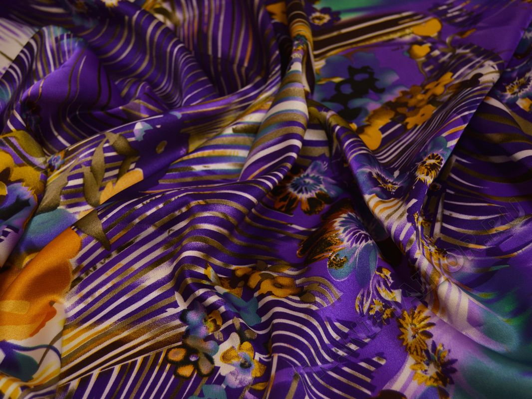 Атлас фиолетовый принт с цветами - фото 1