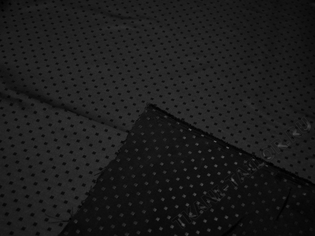 Атлас черный принт мелкие квадратики - фото 3