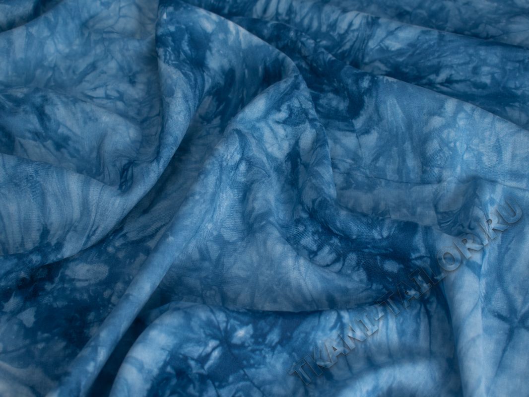 Штапель вискозный сине-голубой принт тай-дай - фото 2