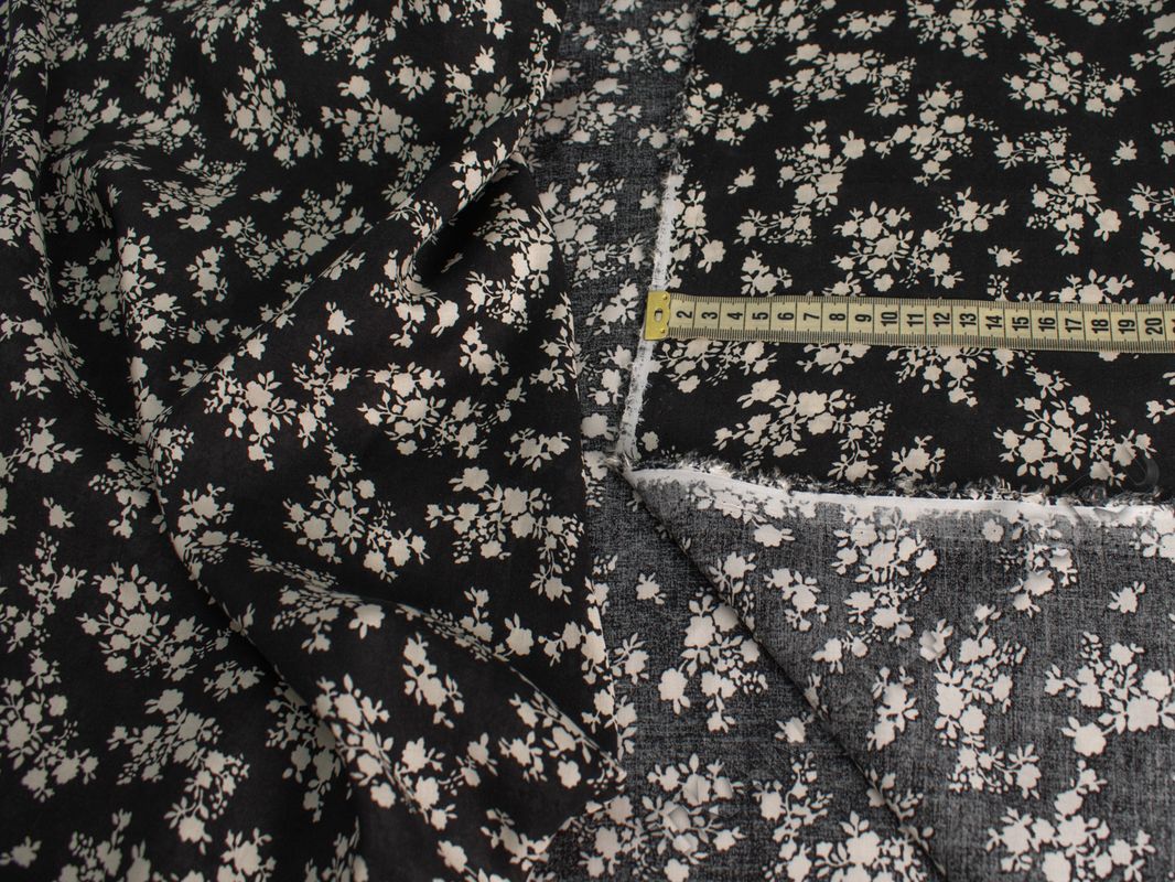 Штапель вискозный черно-белый принт цветы - фото 4