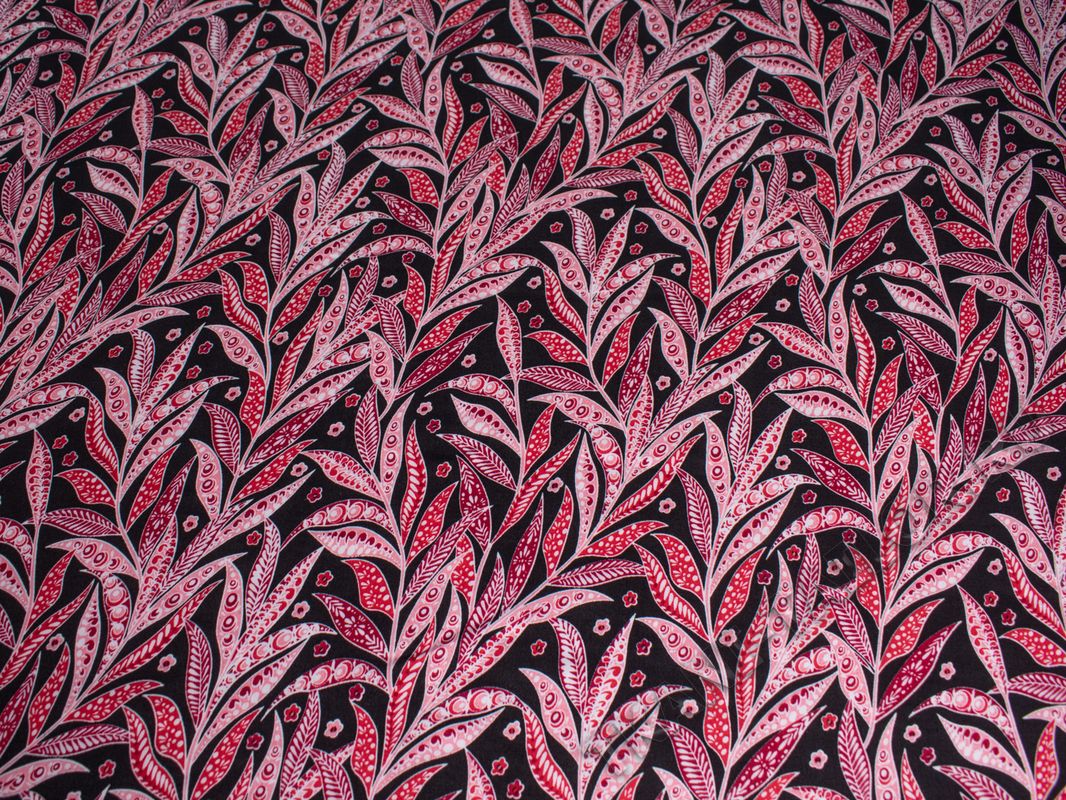 Штапель черный принт розовые листья - фото 2