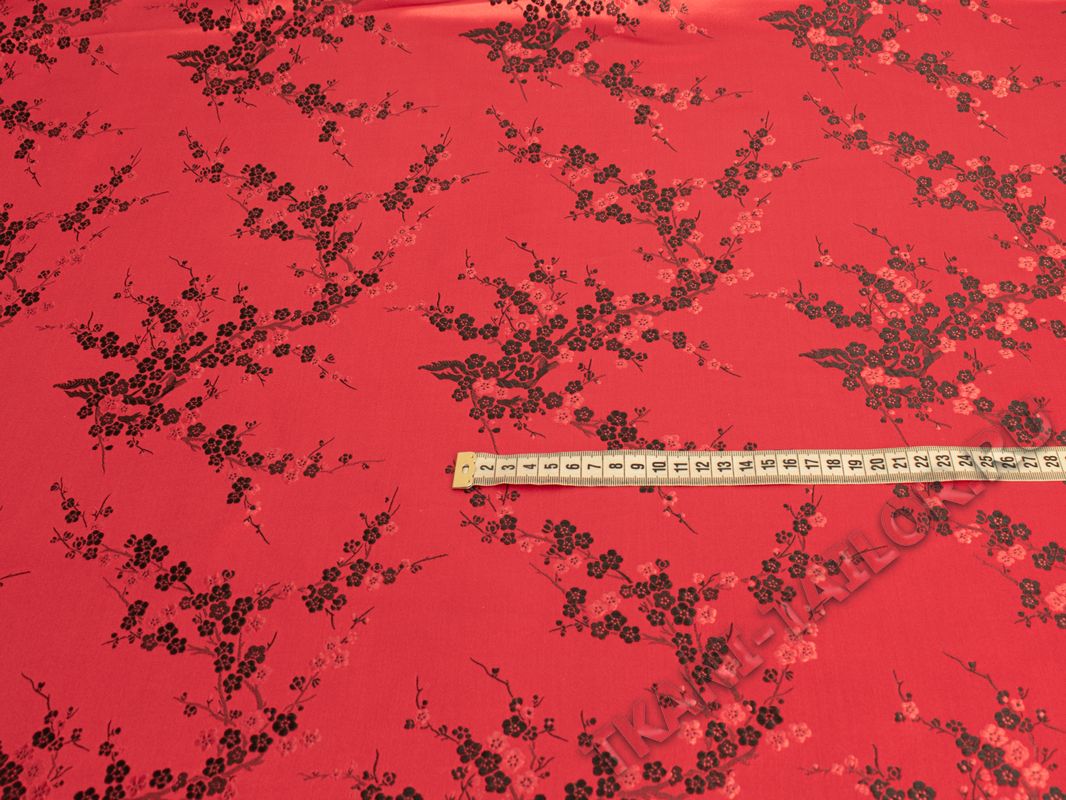 Китайский шелк красный с цветочным принтом - фото 2