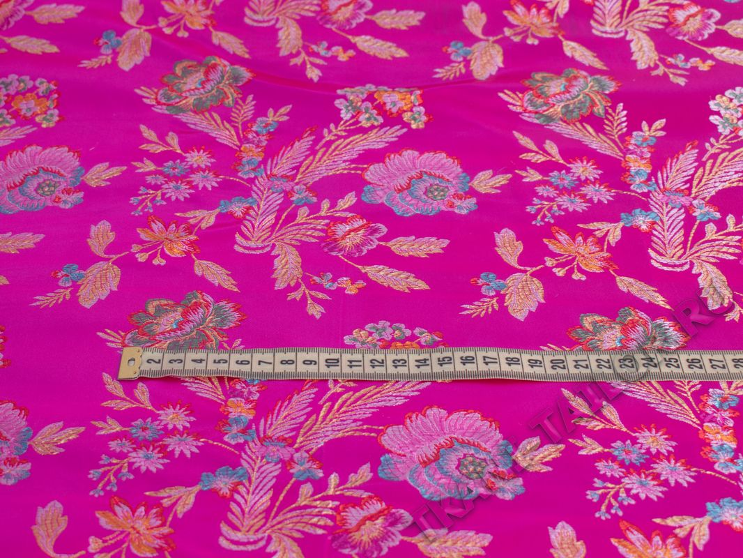 Китайский шелк розовая фуксия с цветами - фото 2