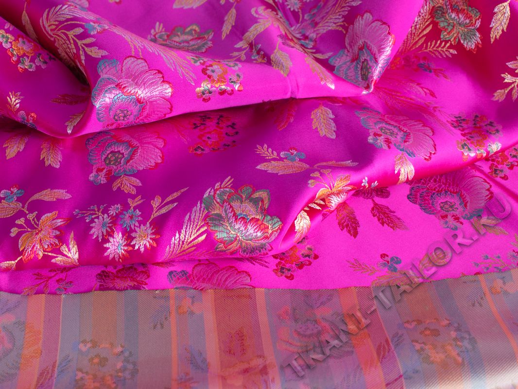 Китайский шелк розовая фуксия с цветами - фото 4