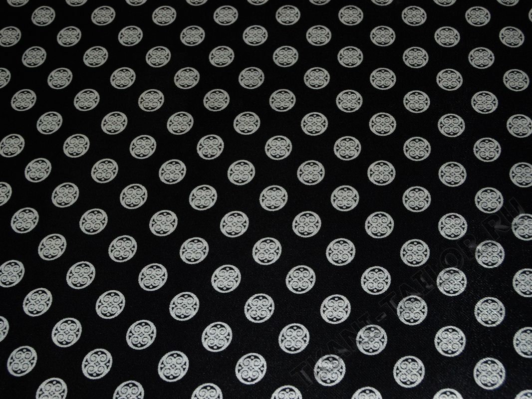 Атласная ткань черная с белым орнаментом - фото 2
