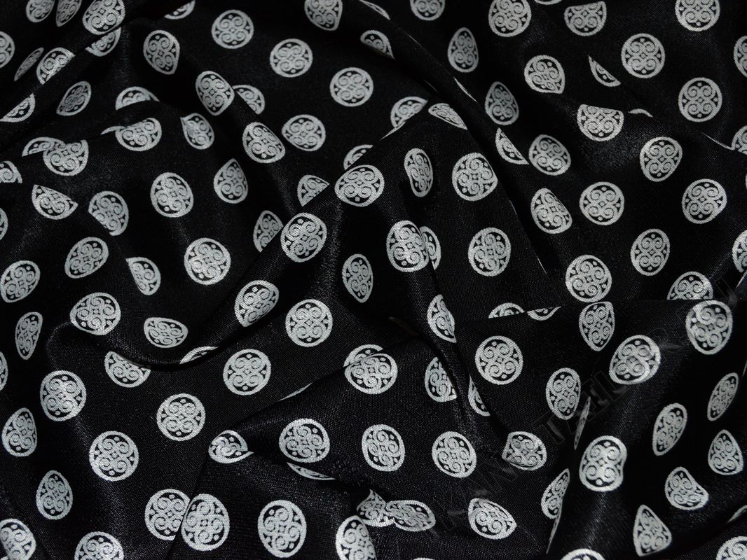 Атласная ткань черная с белым орнаментом - фото 1